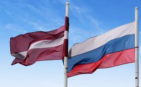 Почему сбежавшие в Латвию известные россияне поносят свою страну
