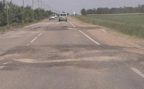 Жители пригорода Краснодара пожаловались на разрушение дороги строителями