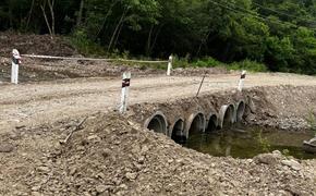 Размытые дождями дороги в Приморье активно восстанавливают