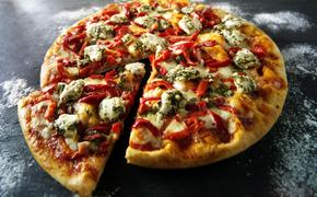 Диетолог Соломатина: кусок пиццы можно вписать в свой повседневный рацион, главное – следить за количеством калорий