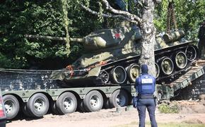 В Эстонии за три часа демонтировали советский танк Т-34