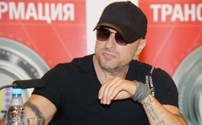 На Первом канале сообщили, что Дмитрий Нагиев взял творческую паузу и  новый сезон «Голоса 60+» будет вести Лариса Гузеева