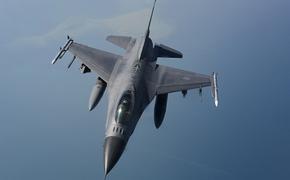 Politico: Украина сможет получить от США самолеты F-16 только через два — три года