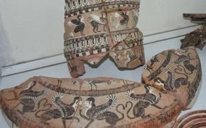 Умывальник, украшенный 2500-летними мифологическими существами и гонками на колесницах, был обнаружен в Измире
