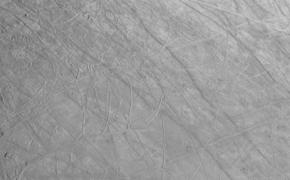 НАСА: «Юнона» поделилась первым снимком спутника Юпитера Европы