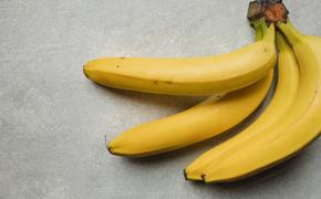 Нутрициолог Свиридова порекомендовала в период стресса есть бананы и авокадо