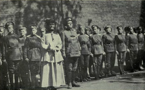 Как во время Первой мировой женские батальоны стыдили и вдохновляли мужчин ​