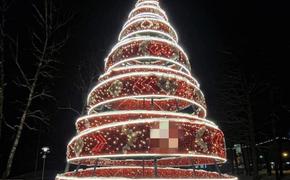 Латвия украсилась рождественскими елочками с нацистской символикой 