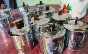 В Алуште из консервных банок делают свечи для освещения в окопах