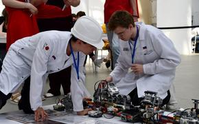 Южноуральцев наградили за подготовку юных инженеров