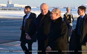 Белорусский президент Лукашенко проводил президента России Путина в аэропорту Минска 