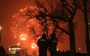 Петербуржцы в новогоднюю ночь не смогут запускать фейерверки во дворах