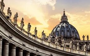 Ватикан готовится рукополагать женщин и геев в священники