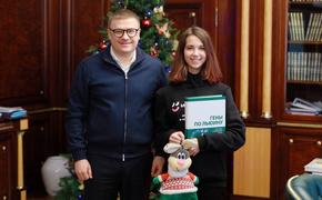 Губернатор Челябинской области подарил книгу одаренной школьнице
