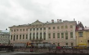 В Петербурге образовалась огромная очередь в Строгановский дворец
