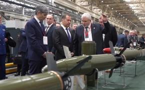 Медведев сообщил, что оборонные предприятия наращивают поставки российской армии беспилотников для нужд спецоперации