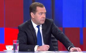 Медведев: без оружия НАТО и денег Запада Украина и Зеленский «со своей камарильей не просуществуют и дня»