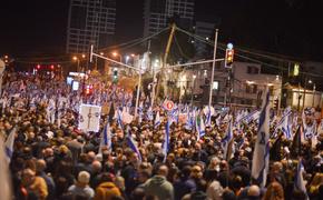 Десятки тысяч человек в Израиле выступили против Нетаньяху