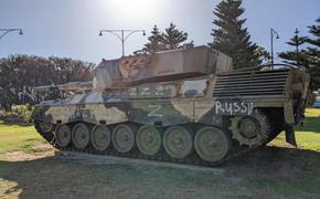 В Австралии неизвестные нанесли граффити со словами «Слава России!» и символом Z на корпус списанного танка