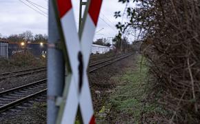 Associated Press: в США около 50 вагонов поезда с опасными веществами сошли с рельсов