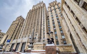 Посольство США в Москве получило ноту с требованием прекратить вмешательство во внутренние дела России