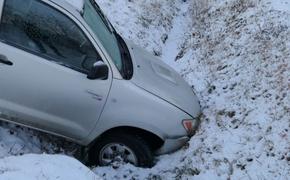 Движение авто из Петербурга в Москву остановлено из-за масштабной аварии