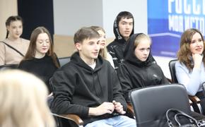 В Челябинске подросткам из проекта «Недетские голоса» провели мастер-классы 