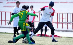 Футболисты «Челябинска» сыграли с особенными детьми