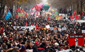 В городах Франции прошли манифестации против пенсионной реформы 