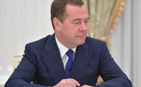 Медведев: придурки в Европе захотели арестовать чужого, а 21 марта арестуют в Америке своего
