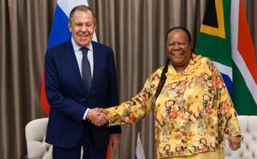 Власти ЮАР, где летом пройдет саммит БРИКС, проведут консультации с Россией в связи с ордером на арест Путина