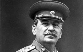 Песков назвал бесценным опытом стимулирующие телеграммы Сталина главам заводов ОПК