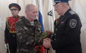 Десантник Сергей Русанов несмотря на значительный возраст принял, участие в СВО, в боях был ранен, но, вернулся в строй 