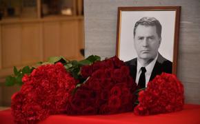 Слуцкий назвал умершего год назад Жириновского личностью исторического масштаба, учителем и пророком