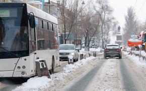 В Куйбышевском районе Донецка автобус с людьми попал под обстрел, есть пострадавшие 