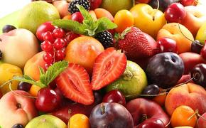 Фрукты и ягоды вне сезона их созревания не всегда полезны