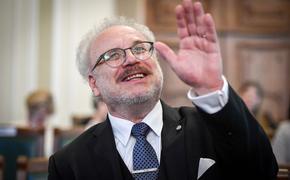 Латвийский публицист Краутманис: Президент страны не хочет уйти с достоинством, а надул губы и обзывается