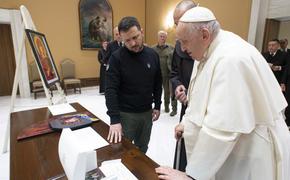 Издание Exxpress сообщило, что Зеленский нарушил несколько правил этикета на встрече с Папой Римским