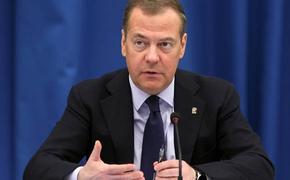 Медведев: у Украины есть два пути распада как государства, первый - медленный, второй - быстрый 