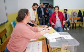 Глава ЦИК Турции Йенер заявил, что второй тур президентских выборов проходит спокойно, население голосует активно