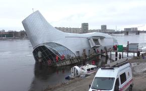 Затонувший в Неве «Серебряный кит» может стать угрозой для судоходства 