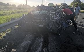 Пять человек погибли в результате столкновения легкового автомобиля с грузовиком в Нижегородской области 