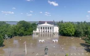 Леонтьев: разрушение Каховской ГЭС привело к повышению уровня воды на 10 метров, Днепровский проспект в Новой Каховке под водой