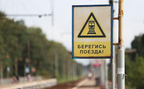 В Хабаровском крае поезд въехал в легковушку на железнодорожном переезде