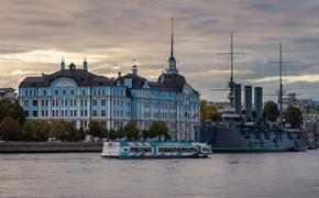 В Петербурге запустили водный маршрут от Васильевского острова до крейсера «Аврора»