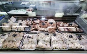 Росстат сообщил, что в июле цены на куриное мясо установили новый рекорд, 196,93 рубля за килограмм