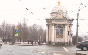 Автобус врезался в часовню Александра Невского на Петроградской стороне