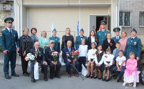 В Хабаровске провели для ветеранов концерты во дворах