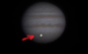Астрономы-любители сняли на видео, как огненный шар врезался в Юпитер