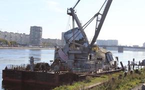 В Петербурге ресторан «Серебряный кит» подняли из воды 